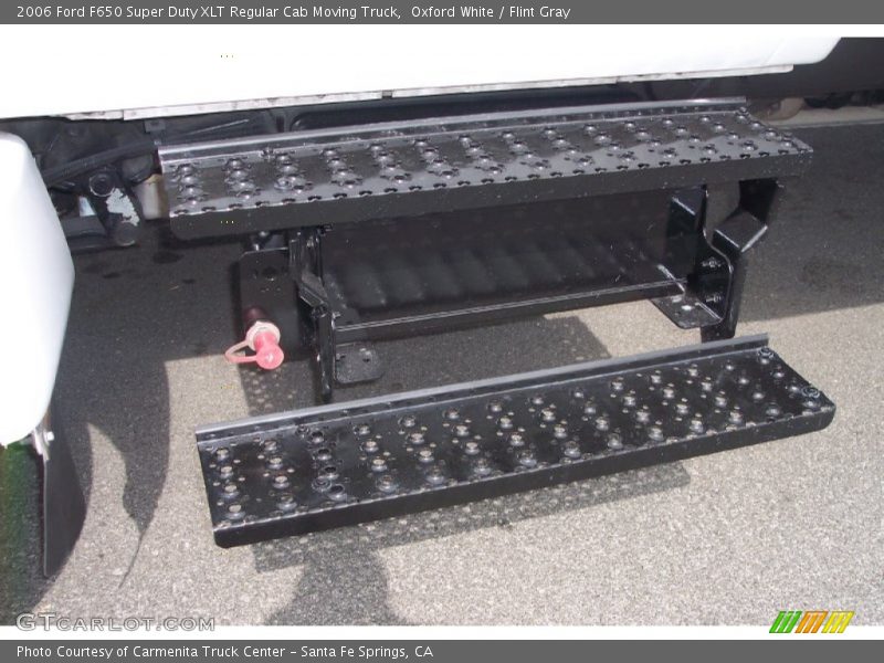 Oxford White / Flint Gray 2006 Ford F650 Super Duty XLT Regular Cab Moving Truck