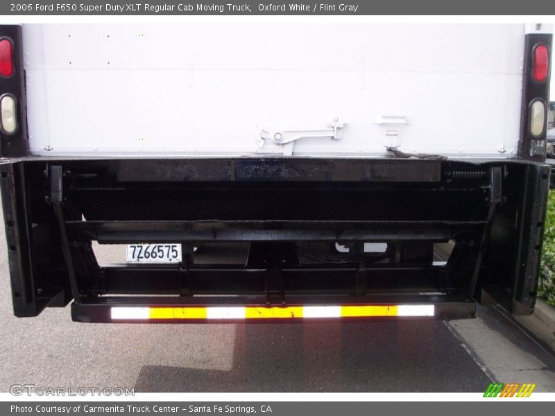 Oxford White / Flint Gray 2006 Ford F650 Super Duty XLT Regular Cab Moving Truck