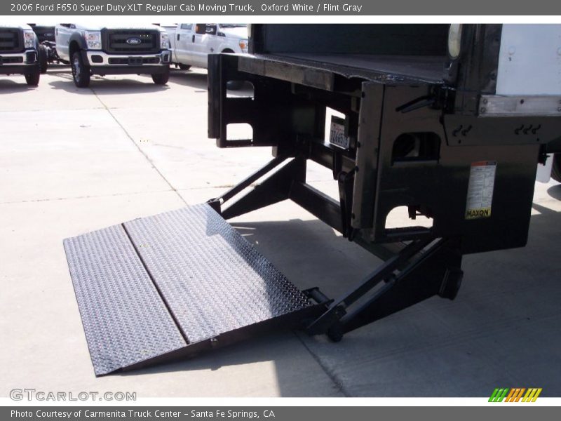 Oxford White / Flint Gray 2006 Ford F650 Super Duty XLT Regular Cab Moving Truck
