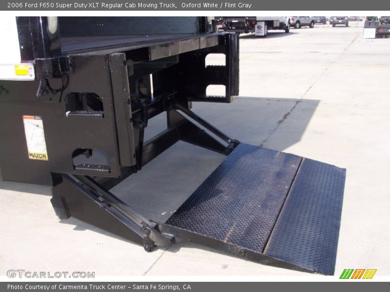 Oxford White / Flint Gray 2006 Ford F650 Super Duty XLT Regular Cab Moving Truck