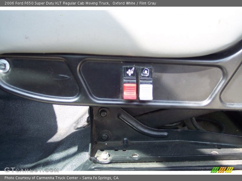 Oxford White / Flint Gray 2006 Ford F650 Super Duty XLT Regular Cab Moving Truck