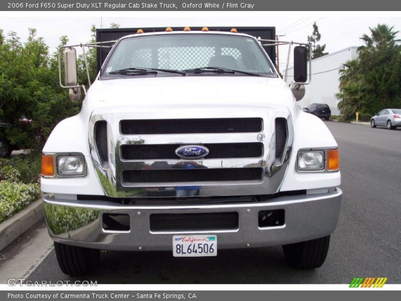 Oxford White / Flint Gray 2006 Ford F650 Super Duty XLT Regular Cab Stake Truck