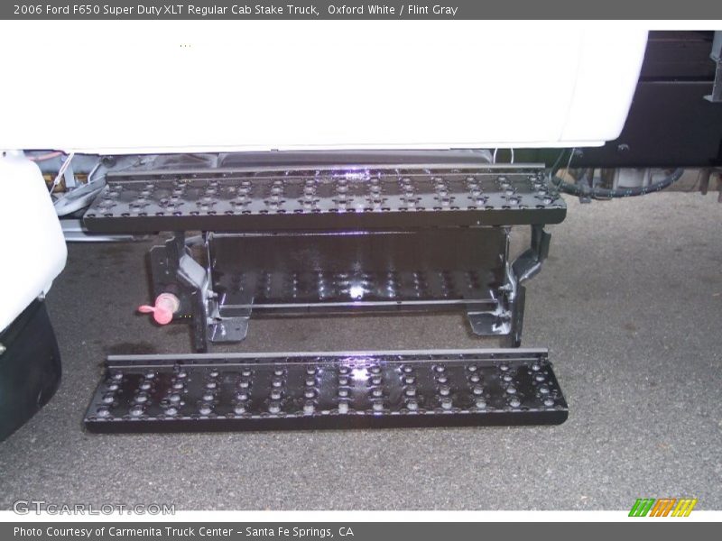 Oxford White / Flint Gray 2006 Ford F650 Super Duty XLT Regular Cab Stake Truck