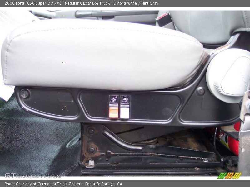 Oxford White / Flint Gray 2006 Ford F650 Super Duty XLT Regular Cab Stake Truck