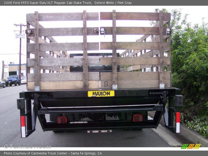 Oxford White / Flint Gray 2006 Ford F650 Super Duty XLT Regular Cab Stake Truck