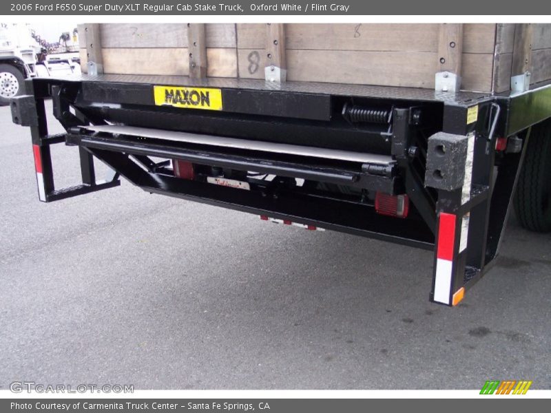 Oxford White / Flint Gray 2006 Ford F650 Super Duty XLT Regular Cab Stake Truck