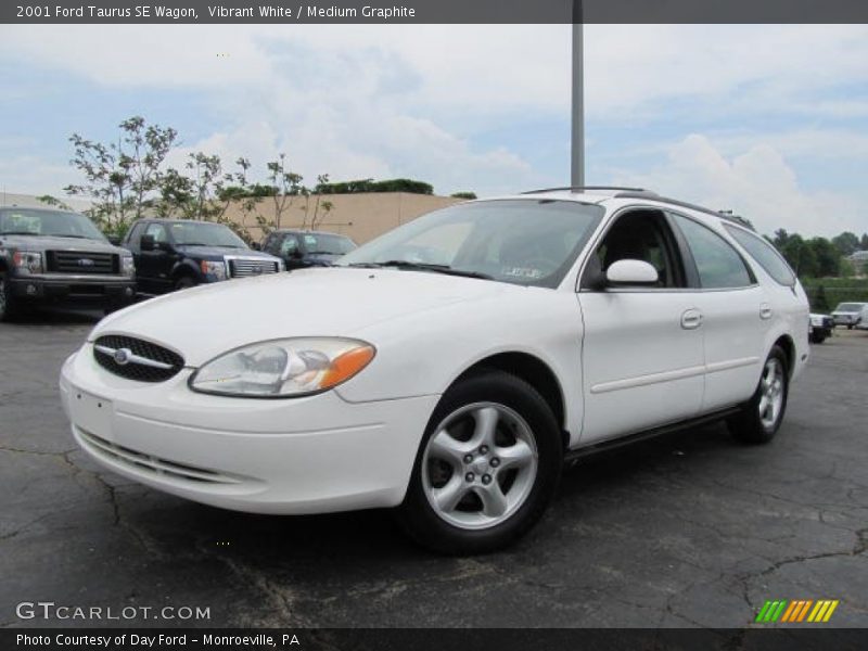 Front 3/4 View of 2001 Taurus SE Wagon