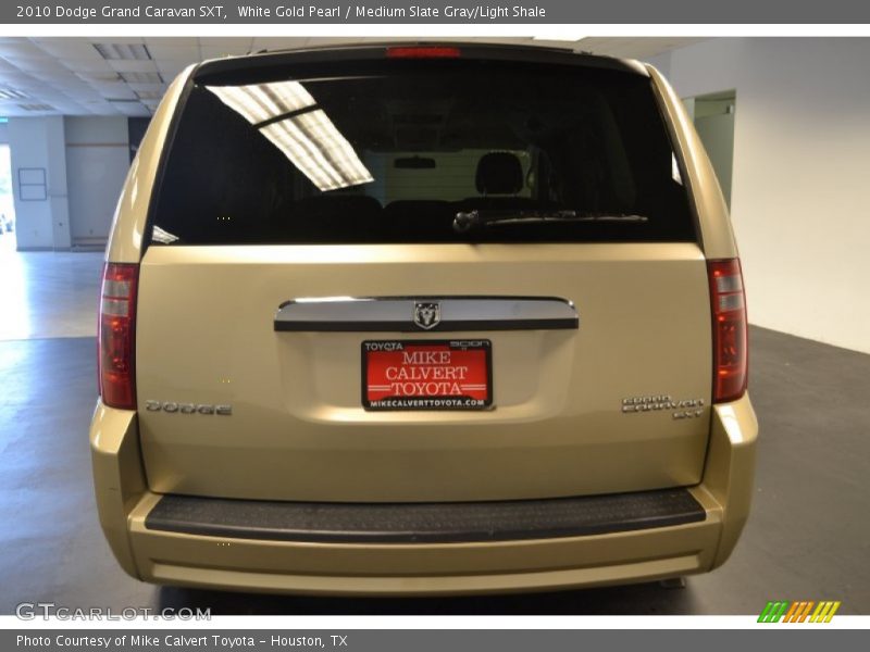 White Gold Pearl / Medium Slate Gray/Light Shale 2010 Dodge Grand Caravan SXT