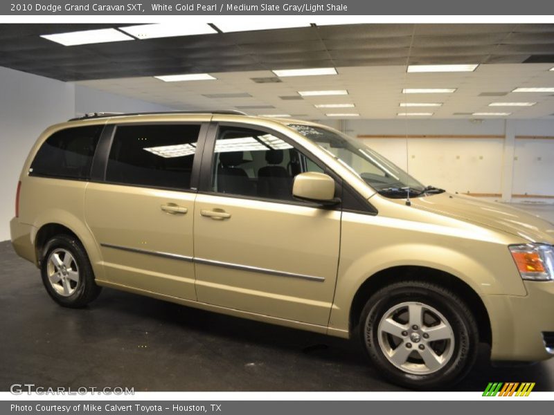 White Gold Pearl / Medium Slate Gray/Light Shale 2010 Dodge Grand Caravan SXT
