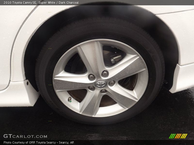 Super White / Dark Charcoal 2010 Toyota Camry SE