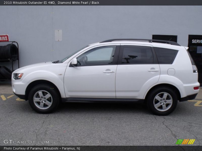 Diamond White Pearl / Black 2010 Mitsubishi Outlander ES 4WD