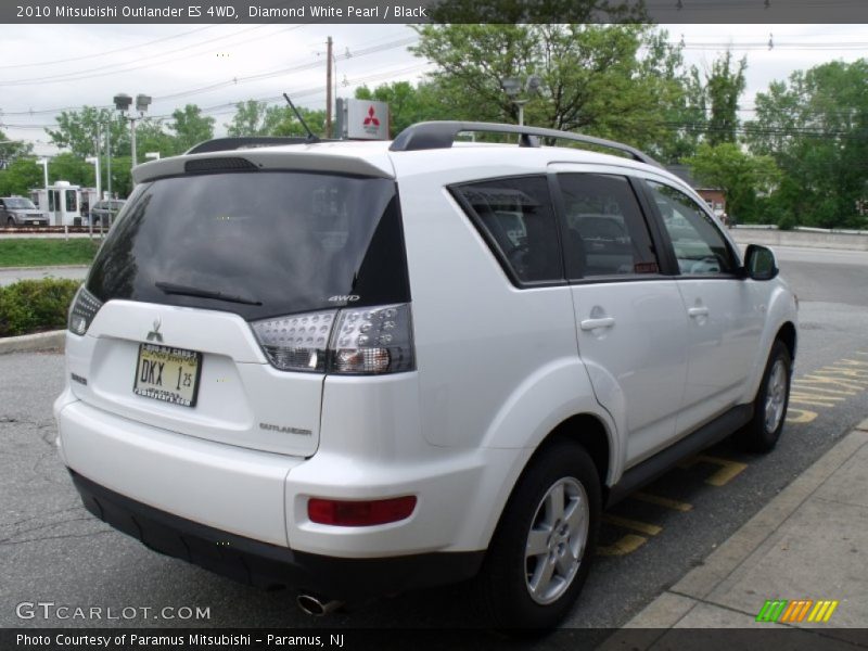 Diamond White Pearl / Black 2010 Mitsubishi Outlander ES 4WD