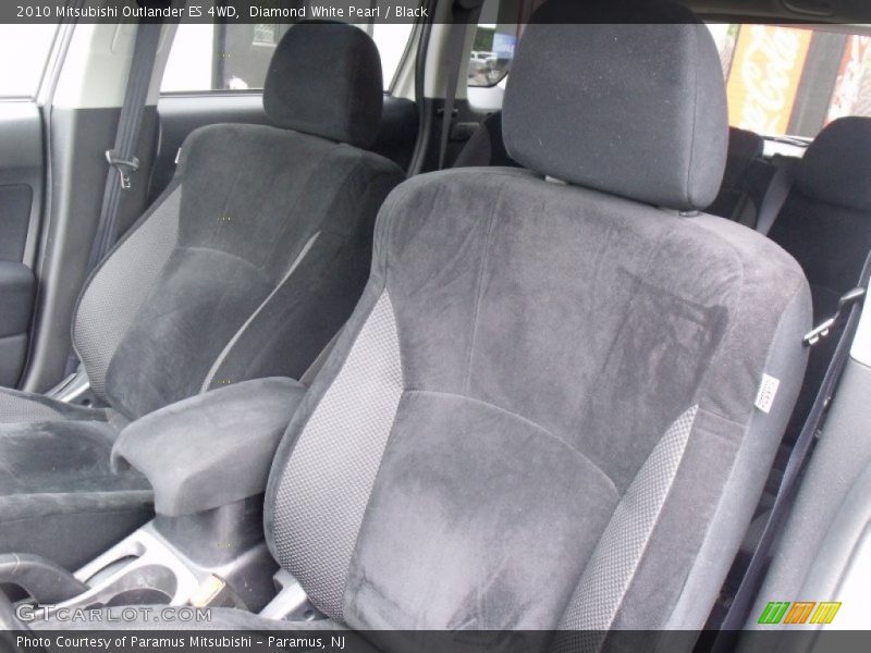 Diamond White Pearl / Black 2010 Mitsubishi Outlander ES 4WD