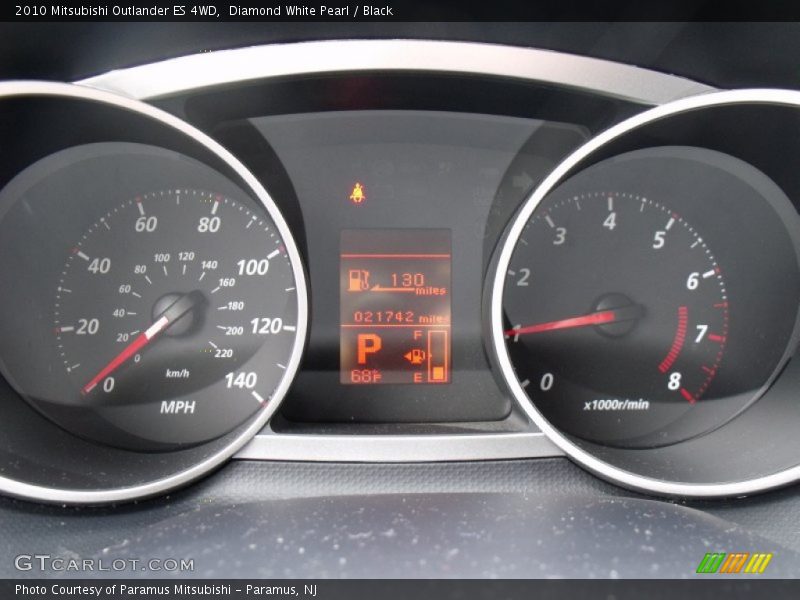 Diamond White Pearl / Black 2010 Mitsubishi Outlander ES 4WD