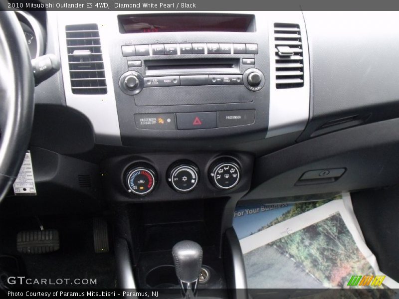 Diamond White Pearl / Black 2010 Mitsubishi Outlander ES 4WD