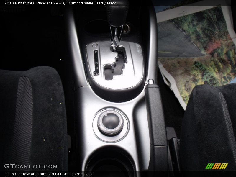 Diamond White Pearl / Black 2010 Mitsubishi Outlander ES 4WD