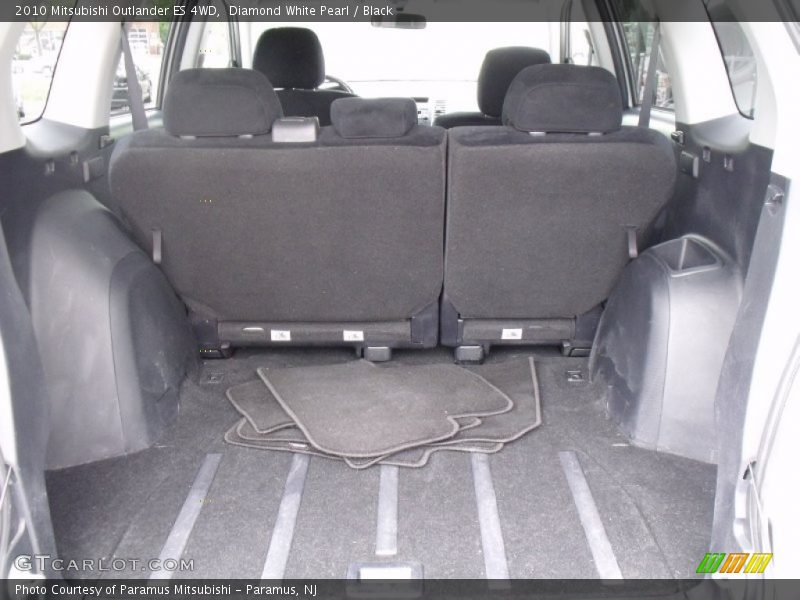 Diamond White Pearl / Black 2010 Mitsubishi Outlander ES 4WD