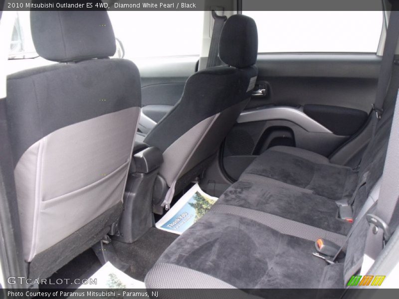 Diamond White Pearl / Black 2010 Mitsubishi Outlander ES 4WD
