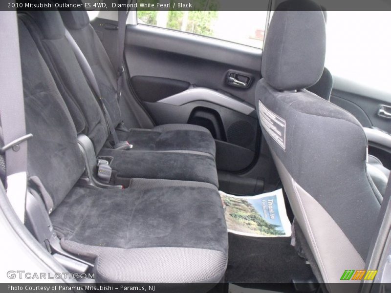 Diamond White Pearl / Black 2010 Mitsubishi Outlander ES 4WD