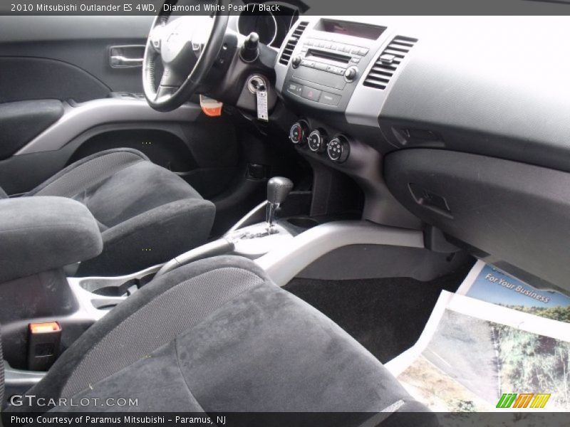 Diamond White Pearl / Black 2010 Mitsubishi Outlander ES 4WD