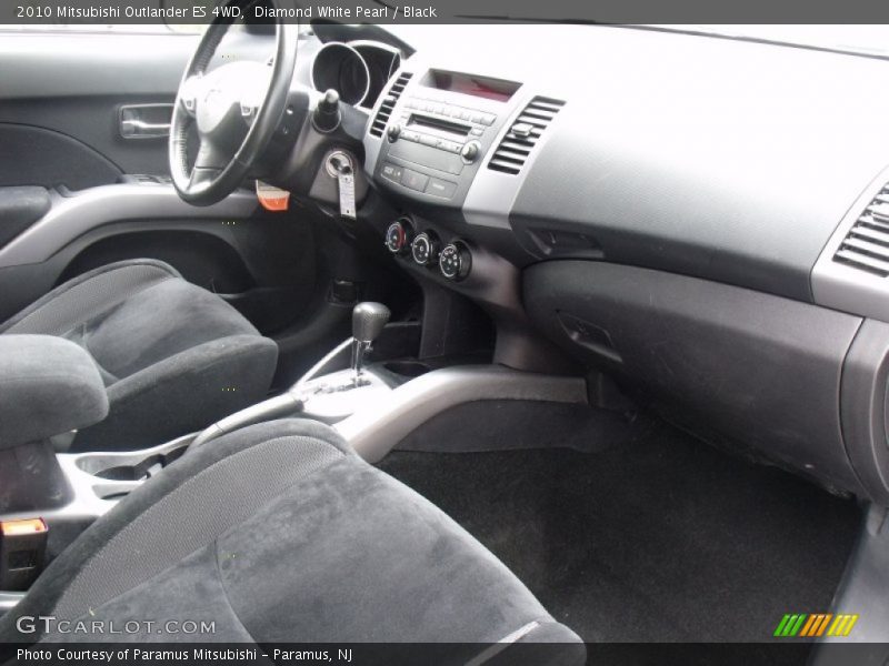 Diamond White Pearl / Black 2010 Mitsubishi Outlander ES 4WD