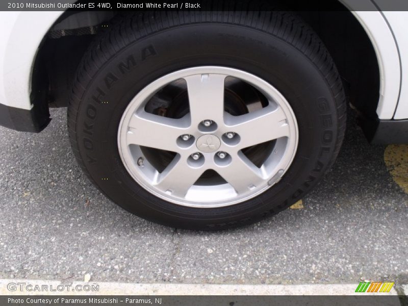 Diamond White Pearl / Black 2010 Mitsubishi Outlander ES 4WD
