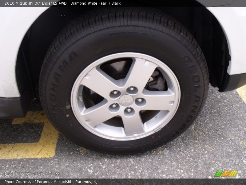 Diamond White Pearl / Black 2010 Mitsubishi Outlander ES 4WD