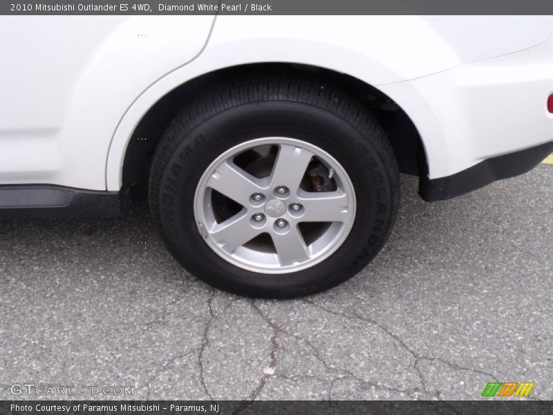 Diamond White Pearl / Black 2010 Mitsubishi Outlander ES 4WD