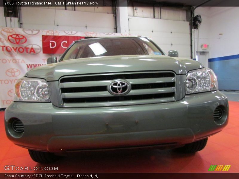 Oasis Green Pearl / Ivory 2005 Toyota Highlander I4