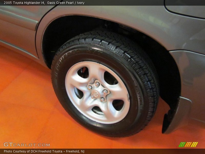 Oasis Green Pearl / Ivory 2005 Toyota Highlander I4
