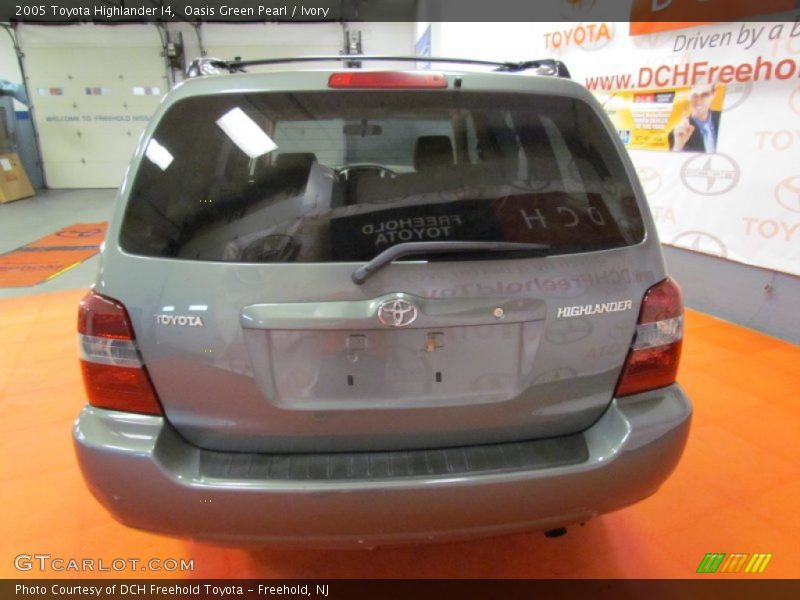 Oasis Green Pearl / Ivory 2005 Toyota Highlander I4