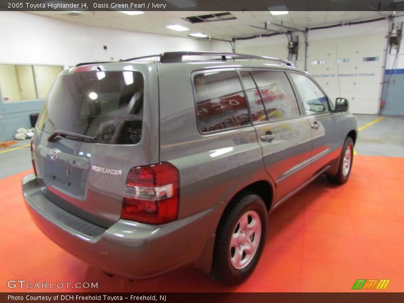 Oasis Green Pearl / Ivory 2005 Toyota Highlander I4
