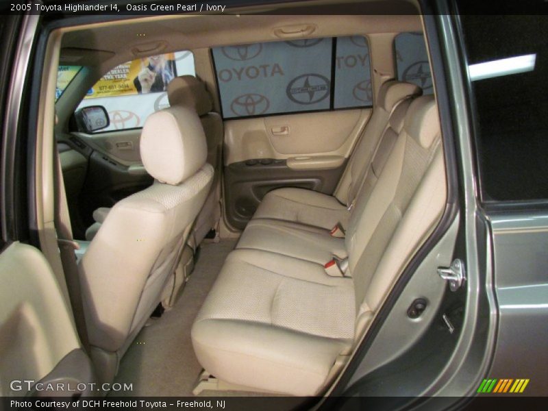 Oasis Green Pearl / Ivory 2005 Toyota Highlander I4