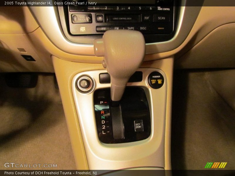Oasis Green Pearl / Ivory 2005 Toyota Highlander I4