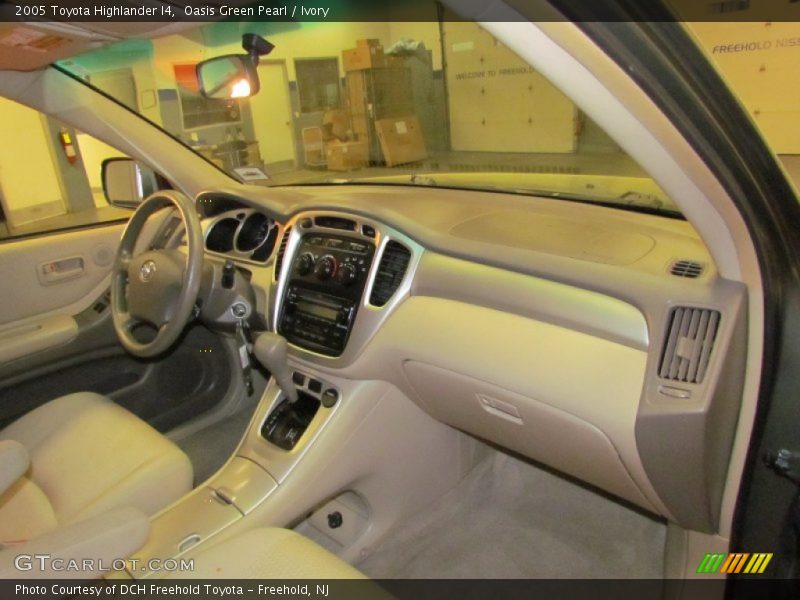 Oasis Green Pearl / Ivory 2005 Toyota Highlander I4