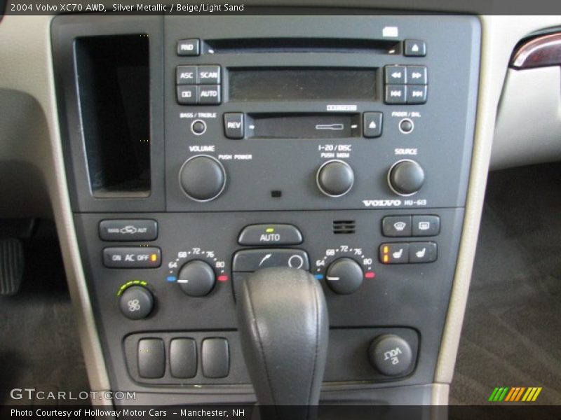 Silver Metallic / Beige/Light Sand 2004 Volvo XC70 AWD
