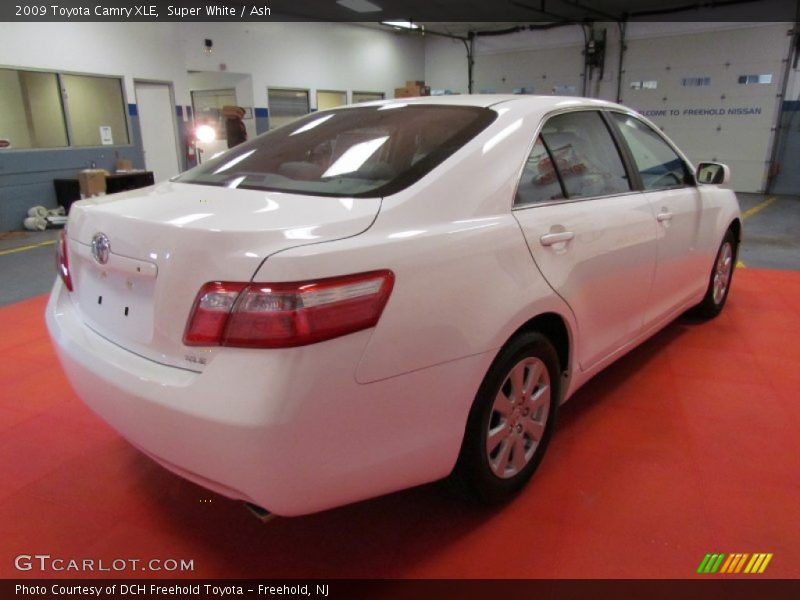 Super White / Ash 2009 Toyota Camry XLE