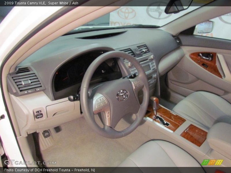 Super White / Ash 2009 Toyota Camry XLE