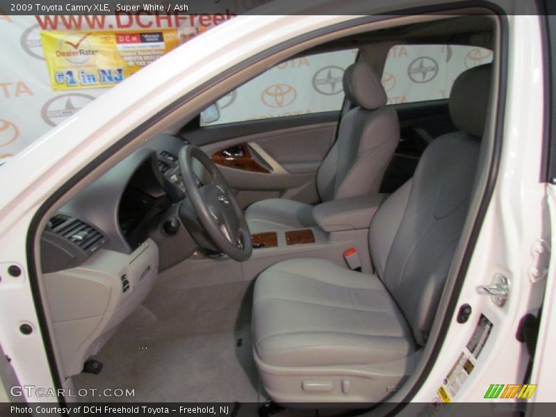 Super White / Ash 2009 Toyota Camry XLE
