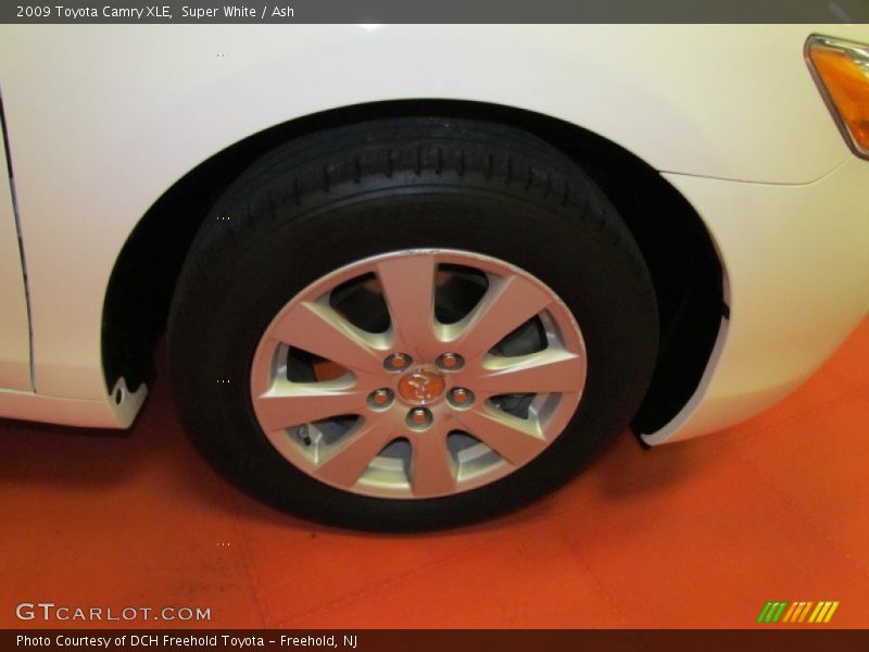 Super White / Ash 2009 Toyota Camry XLE