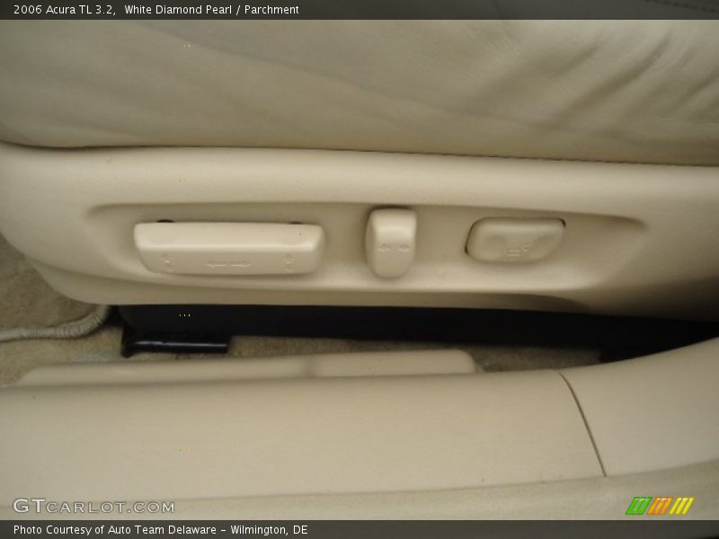 White Diamond Pearl / Parchment 2006 Acura TL 3.2