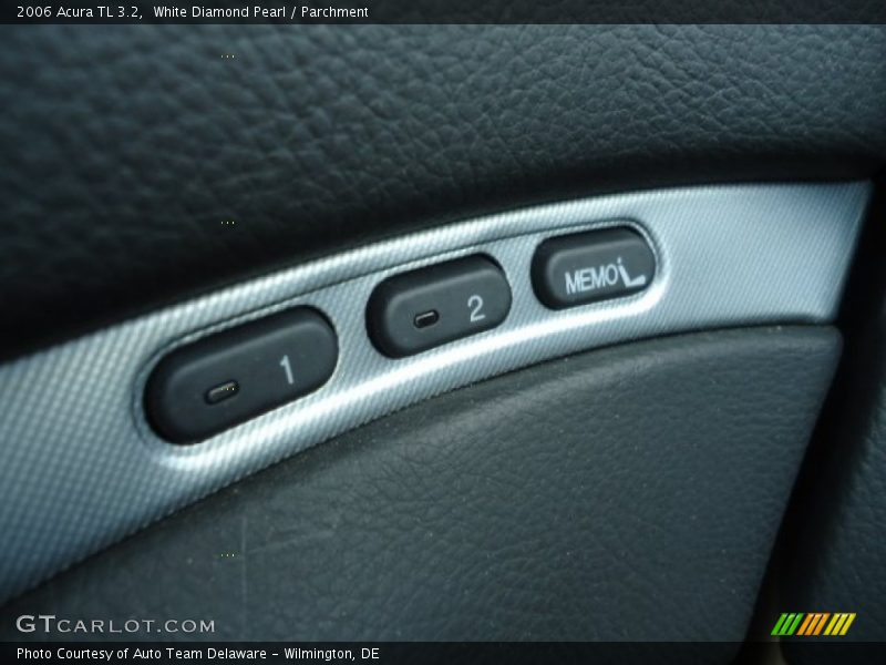 White Diamond Pearl / Parchment 2006 Acura TL 3.2