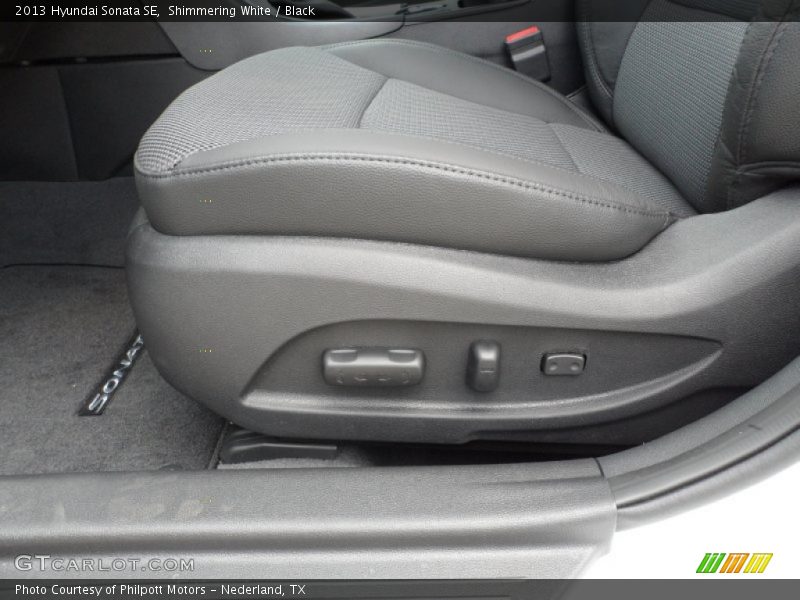 Shimmering White / Black 2013 Hyundai Sonata SE