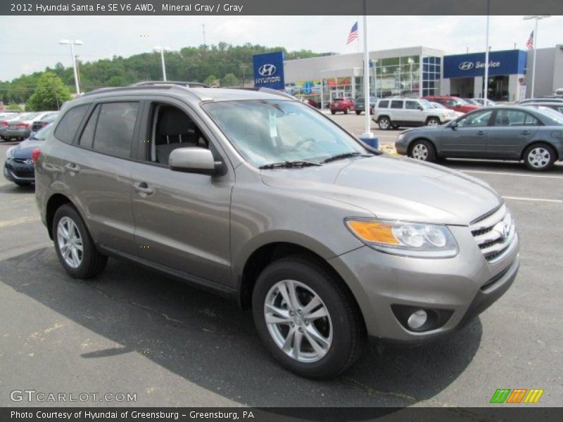 Mineral Gray / Gray 2012 Hyundai Santa Fe SE V6 AWD