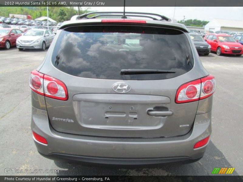 Mineral Gray / Gray 2012 Hyundai Santa Fe SE V6 AWD