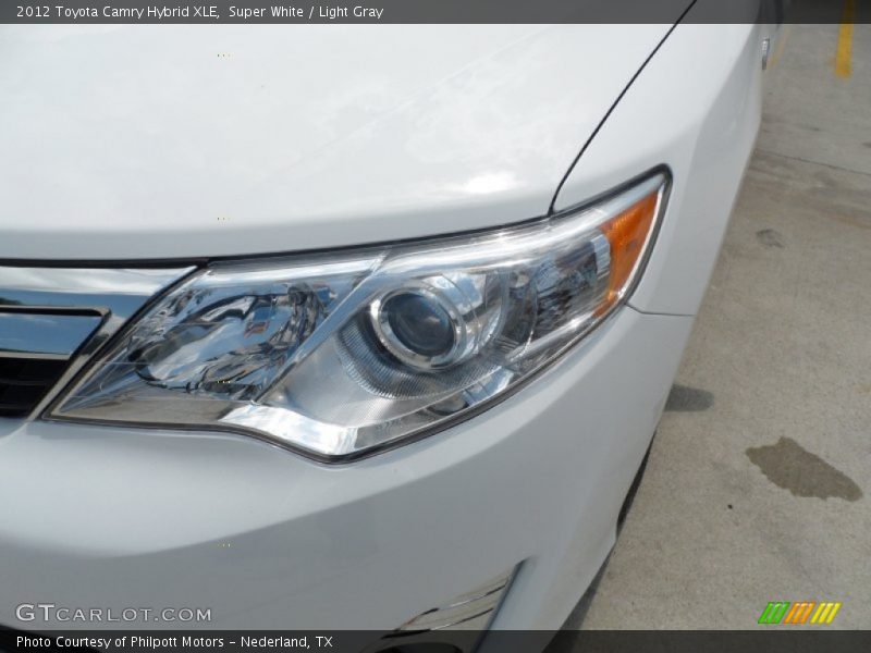 Super White / Light Gray 2012 Toyota Camry Hybrid XLE