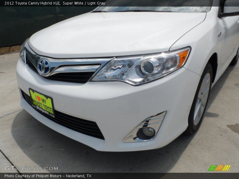 Super White / Light Gray 2012 Toyota Camry Hybrid XLE