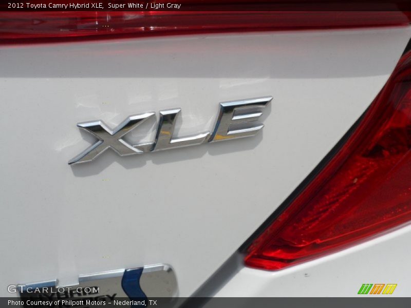 Super White / Light Gray 2012 Toyota Camry Hybrid XLE
