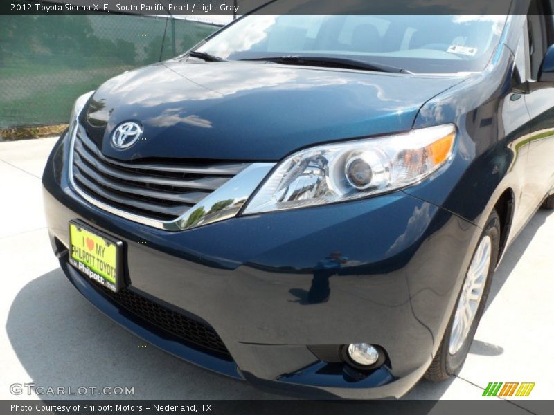 South Pacific Pearl / Light Gray 2012 Toyota Sienna XLE