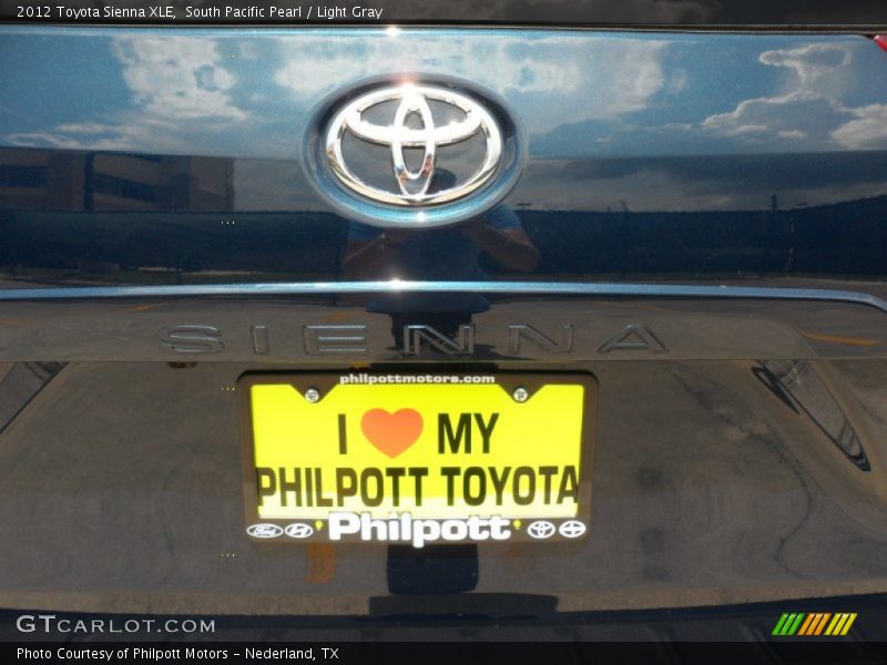 South Pacific Pearl / Light Gray 2012 Toyota Sienna XLE